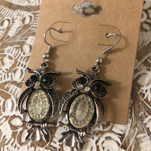 🆕NWT Silver Dangle Owl Cute Statement Earrings - Picture 3 of 7